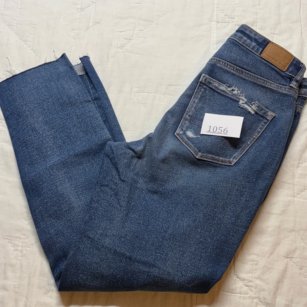American‎ Eagle 90s/Y2K Distressed Rigid Denim High-Rise Straight Jeans 4 Light